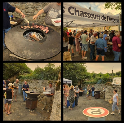 Vieux tracteurs et brasero et viande de chevreuil