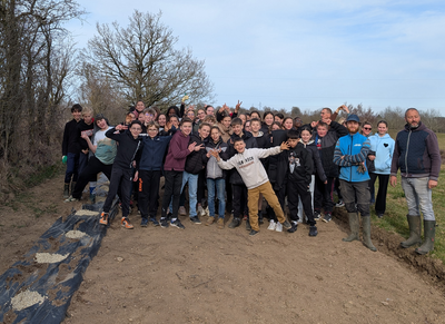 Baraqueville, les collégiens en travaux pratiques sur la haie et la gestion de l'eau