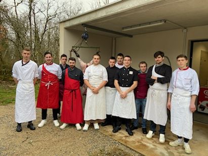 Les jeunes apprentis bouchers du Campus des Métiers et de l’artisanat s’initient au gibier