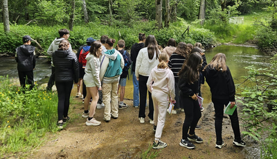 Les collégiens de Pont-de-Salars sur les berges du Viaur