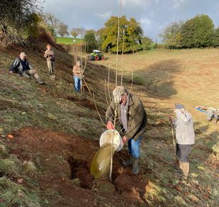 Les chasseurs de Rieupeyroux plantent des vergers 