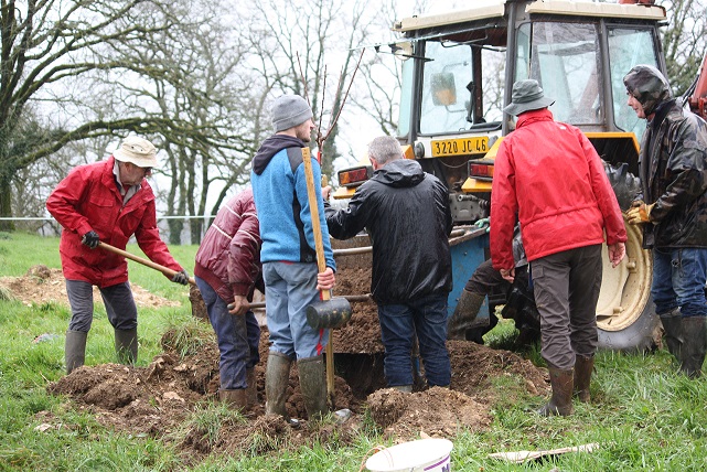 Montamel : un chantier participatif réuni les habitants, les chasseurs et la municipalité